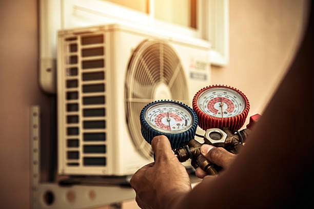Professional Hvac technician working in Hampstead, NC